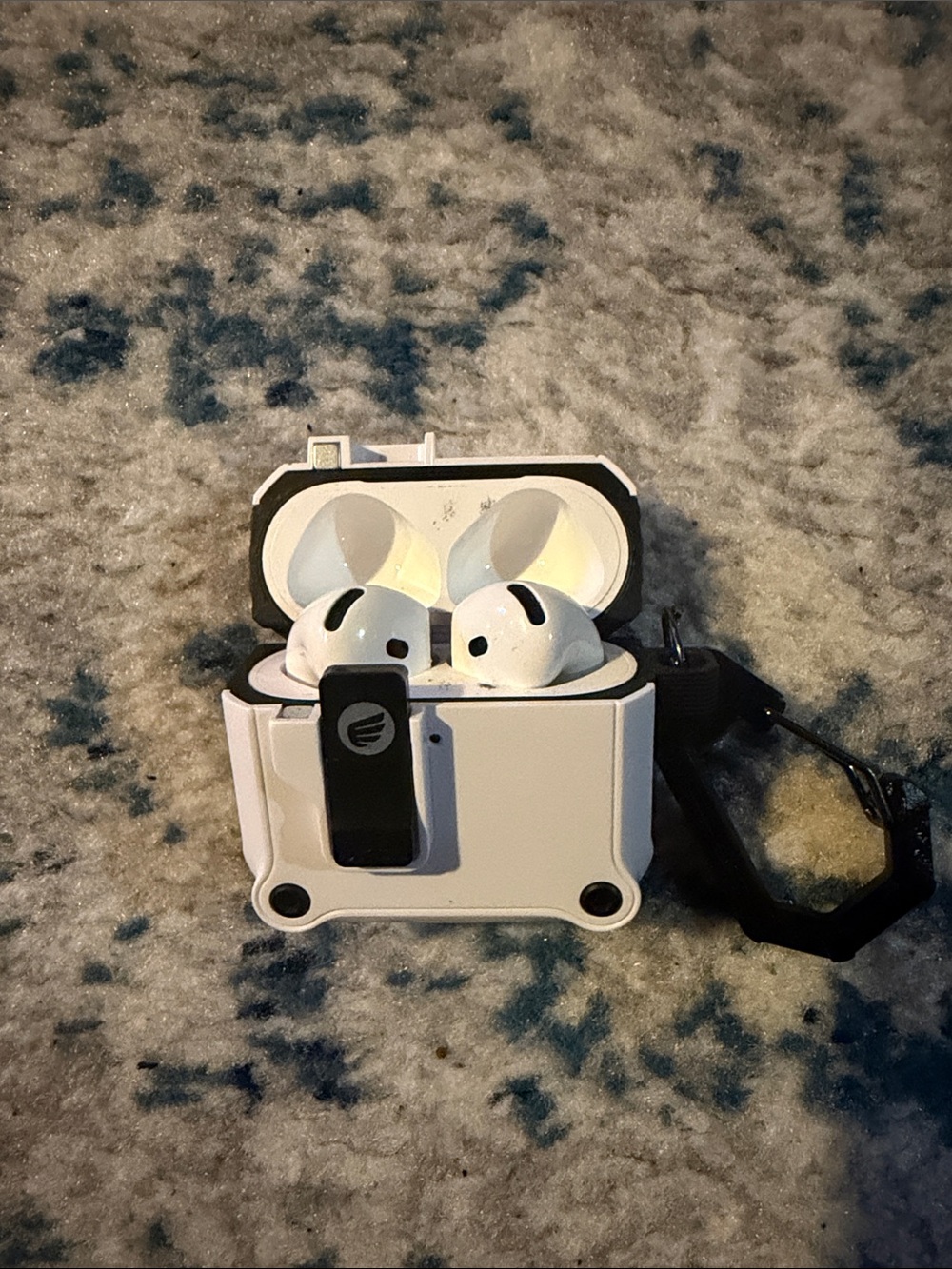 Apple AirPod 4 with Charging Case and protective case with Clip -